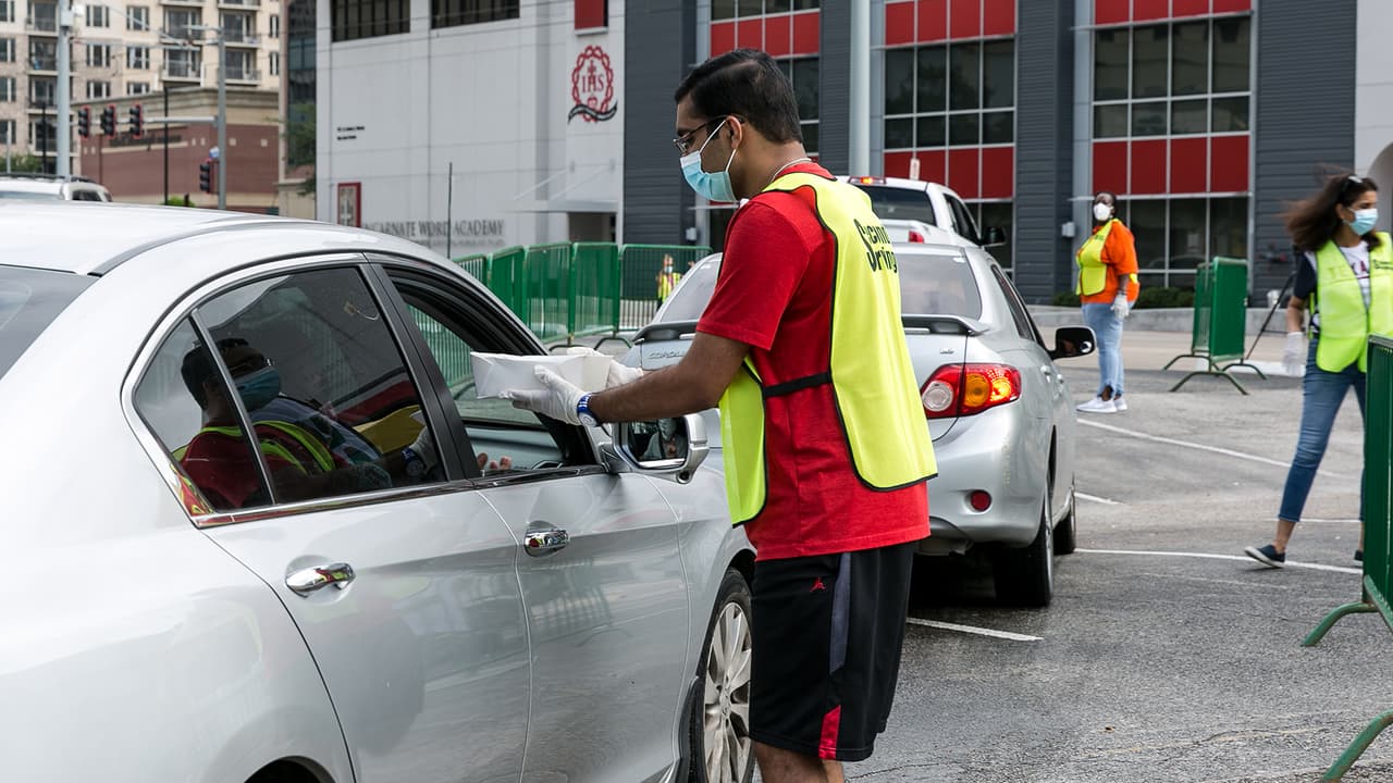 Estos son los sitios donde HISD repartirá alimentos gratis a los estudiantes