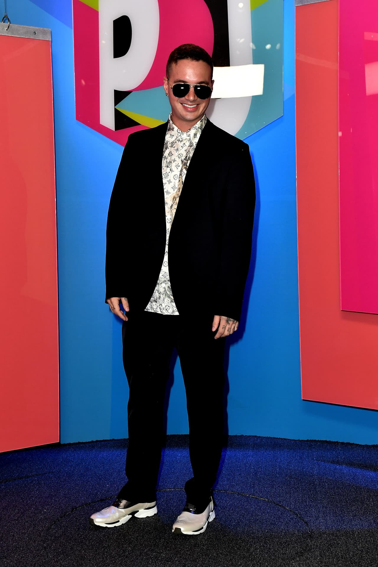 En la pasarela lo hemos visto con looks inigualables que lo han hecho destacar.