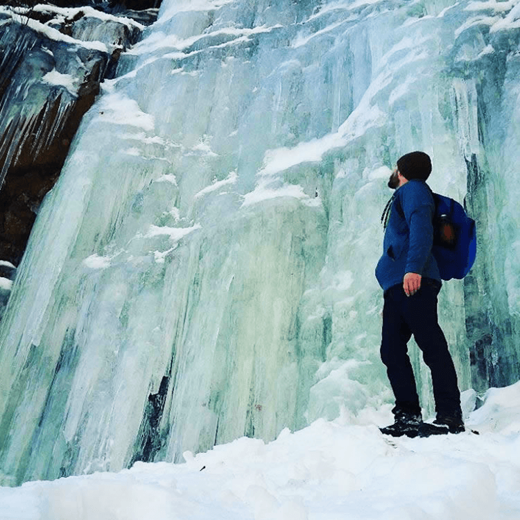 <b><a href="https://www.dcnr.pa.gov/StateParks/FindAPark/LehighGorgeStatePark/Pages/default.aspx">Lehigh Gorge State Park</a></b>. Ábrete camino en moto de nieve a través de un tramo de 15 millas del pintoresco Lehigh Gorge Trail mientras exploras el Lehigh Gorge State Park. Cerca del lado oeste del río Lehigh, disfrutarás de las impresionantes vistas cuando practiques esquí de fondo entre White Haven y Glen Onoko.
<br>
<br>
<b><a href="https://goo.gl/maps/zAAwziKRWNdYNCG67">Cómo llegar</a></b>