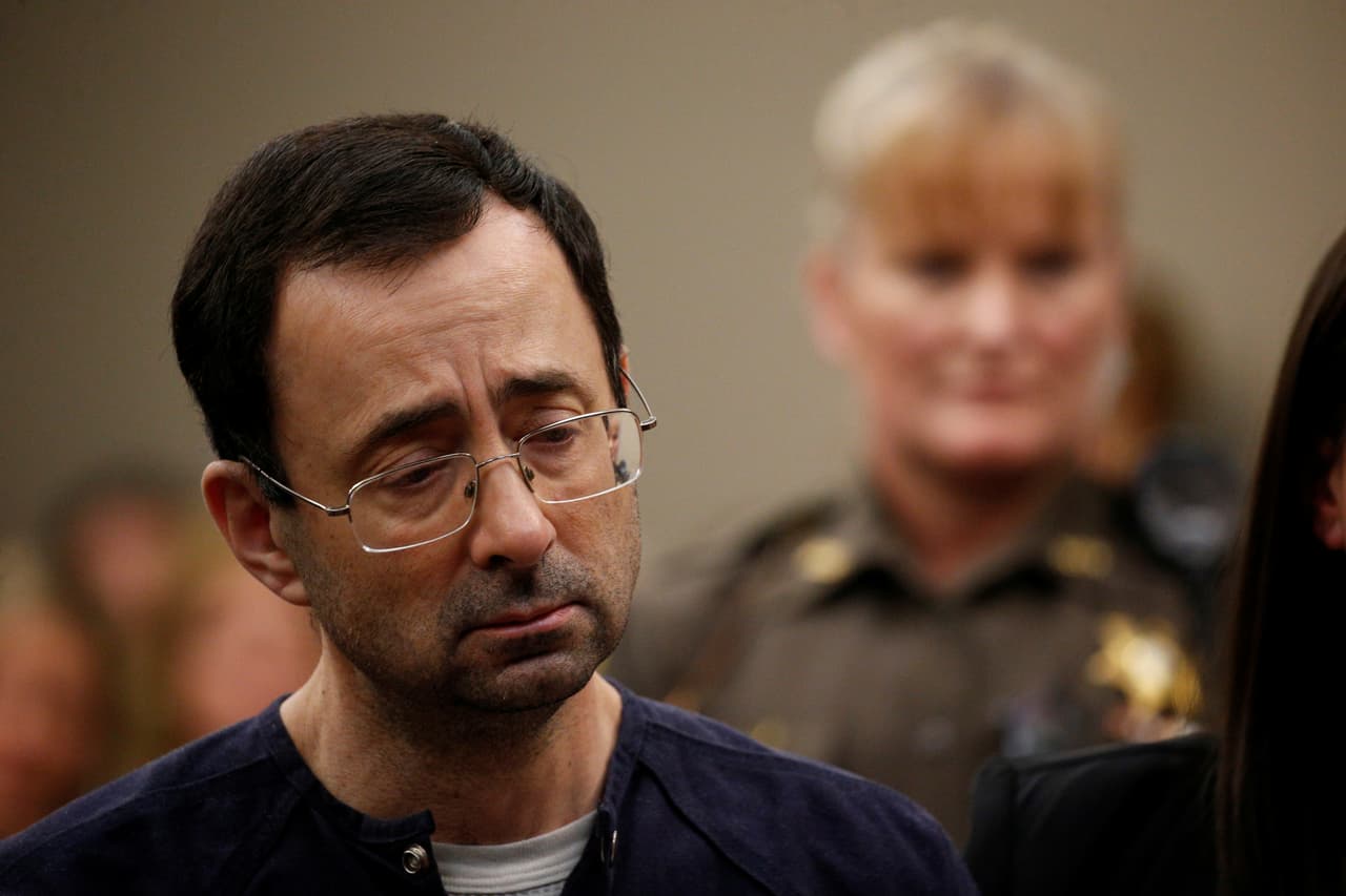 Condenan a un máximo de 175 años de prisión a Larry Nassar, el médico del equipo olímpico que abusó de decenas de jóvenes