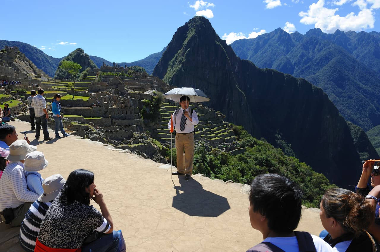 Sólo en los primeros nueve meses del 2019 más de 1.2 millones de turistas han visitado la ciudadela inca ubicada en la región de Cusco, según cifras oficiales. Casi el 80% de ellos son extranjeros.