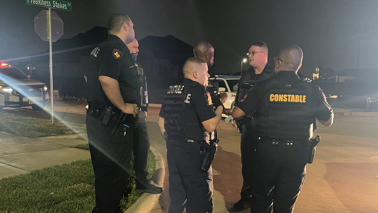 Carlos Celestino fue arrestado y enfrenta cargos de allanamiento de morada.