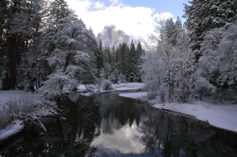 El río Merced es un río de los Estados Unidos que fluye por California. La cabecera principal del río se ubica en el Parque Nacional Yosemite.