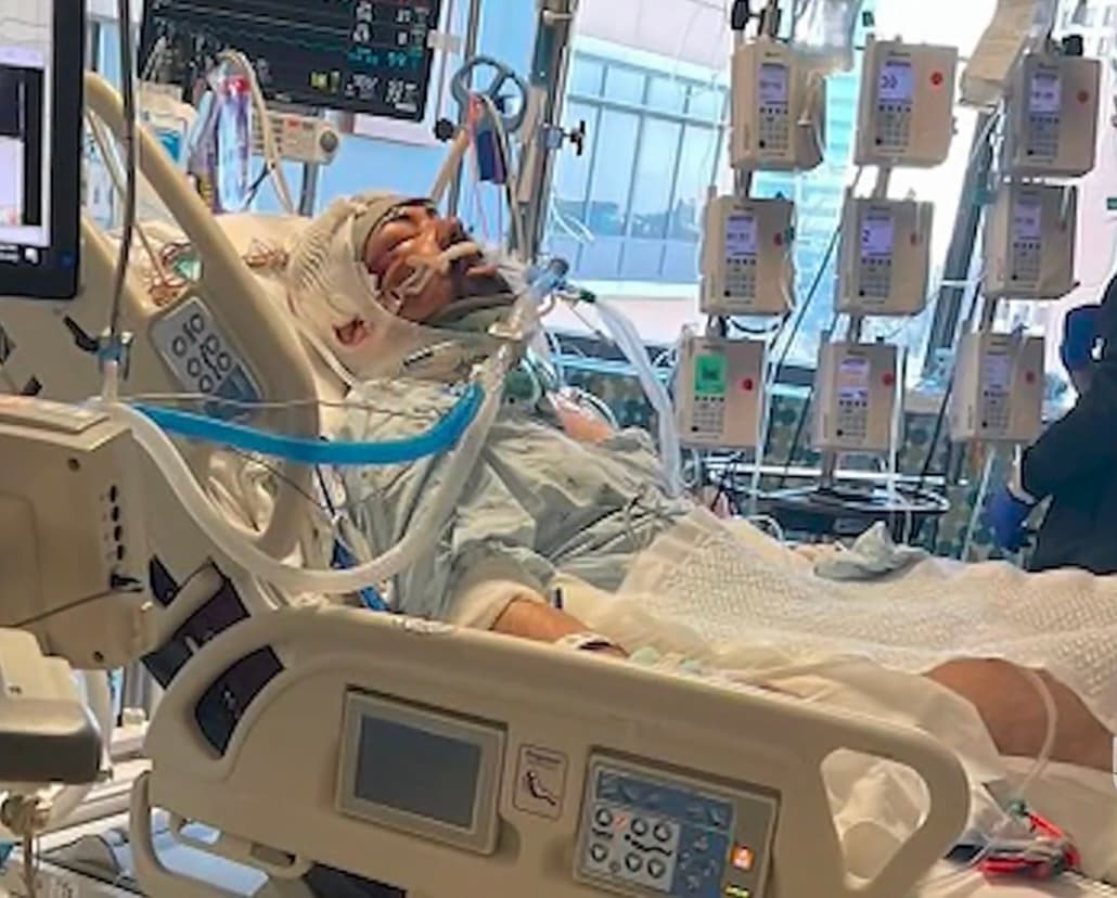 Tras ser auxiliado por los servicios de emergencia, Ulloa fue transportado a un hospital donde se encuentra grave, 
<b>mientras los pronósticos médicos no le dan muchas esperanzas de que vuelva a retomar su vida</b>, tal como la conocía. 
<br>