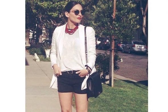 Pero ella no se encasilla en ese estilo, pues también la vemos con atuendo más atrevidos.