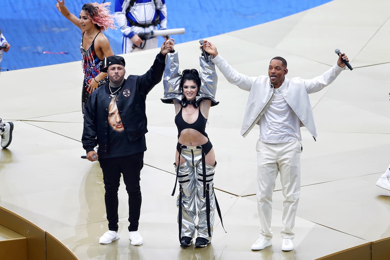 Allí 
<b>sorprendió con una playera con el rostro del artista urbano</b> 
<b><a href="https://www.univision.com/entretenimiento/j-balvin-y-la-coronacion-de-la-musica-latina-se-convierte-en-el-artista-mas-escuchado-en-spotify-video">J Balvin</a></b>, con quien mantiene una muy buena relación profesional y de amistad que ya han bautizado como '
<a href="https://www.univision.com/shows/kiubo/como-inicio-el-bromance-de-j-balvin-y-nicky-jam-kiubo-video">bromance</a>'.