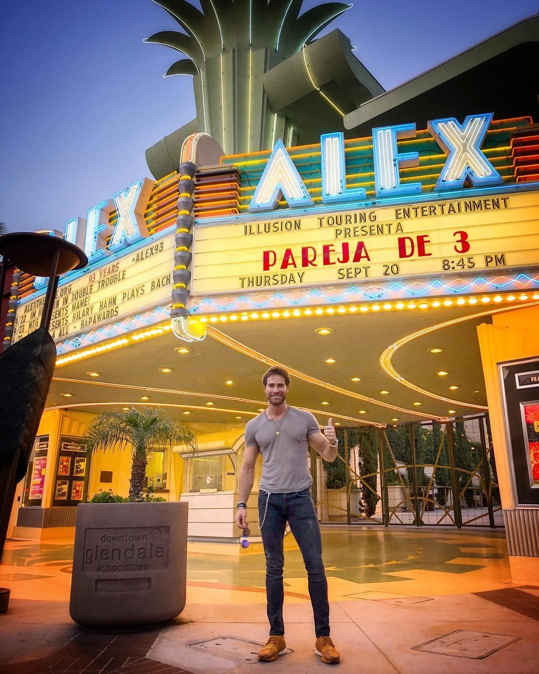 Aparte de la playa y la cocina, Rulli confiesa que su gran pasión es estar en un teatro. Por eso, entre una filmación y otra, participa en obras. “Para mí la actuación es una pasión, creo que esta vida pasa demasiado rápido, es muy corta y nosotros (los actores) tenemos la posibilidad de vivir varias en una sola".