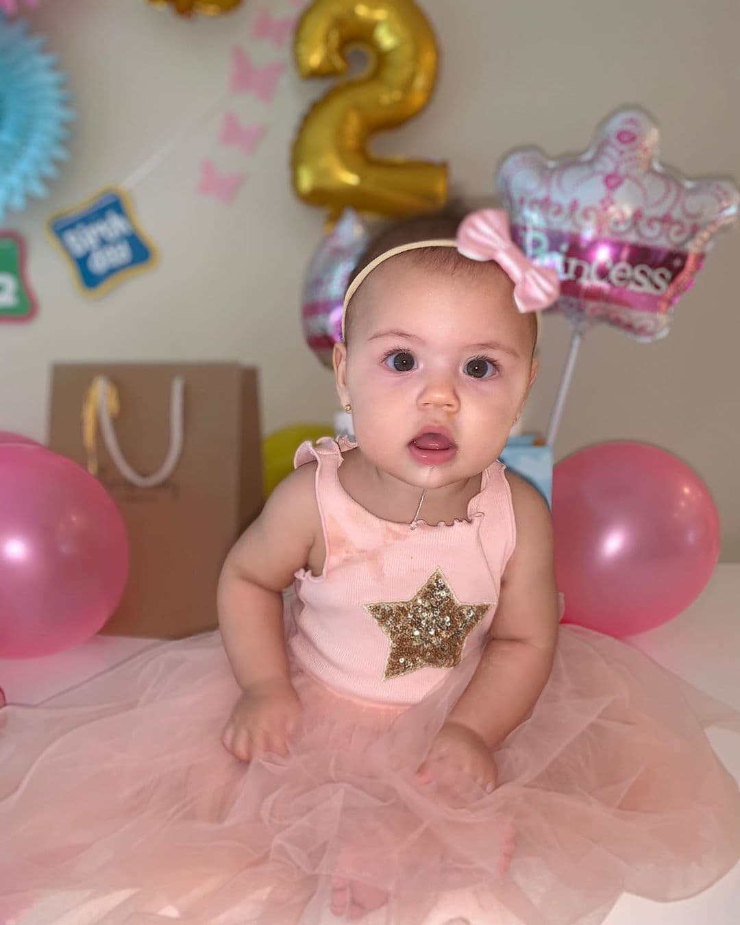 La princesa de la periodista colombiana impactó en cada una de las imágenes con sus hermosos ojos verdes.