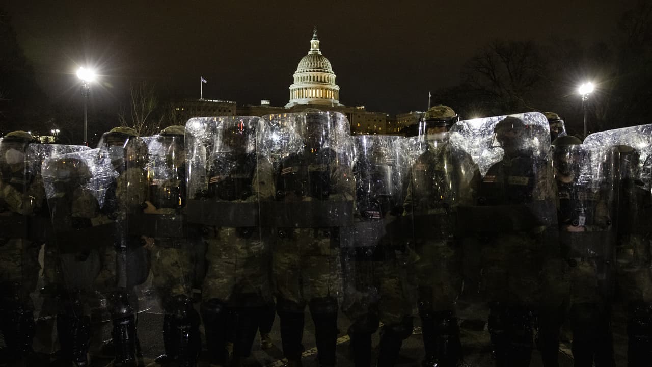 Bajo un operativo de seguridad más estricto, se reanudó la sesión de certificación de votos del Colegio Electoral por la noche del miércoles.