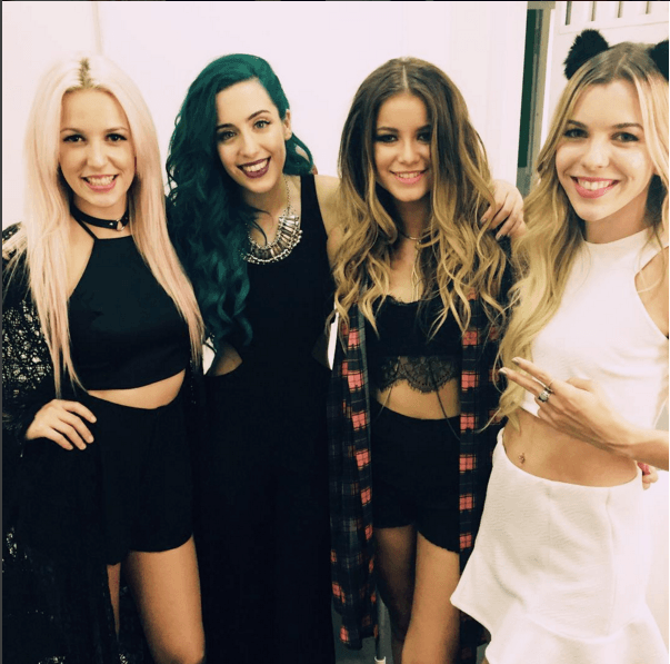 Dicen que los amigos también son hermanos, aunque no sea de sangre.