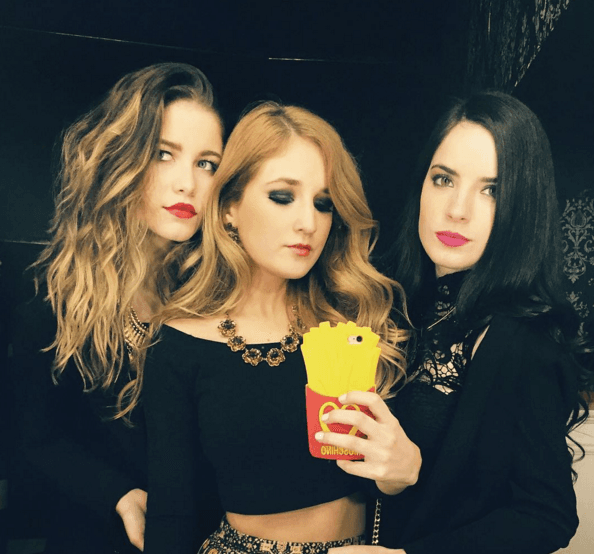 Aunque no está muy seguido en Monterrey, por sus ocupaciones, cada vez que está por allá aprovecha para salir con ellas.