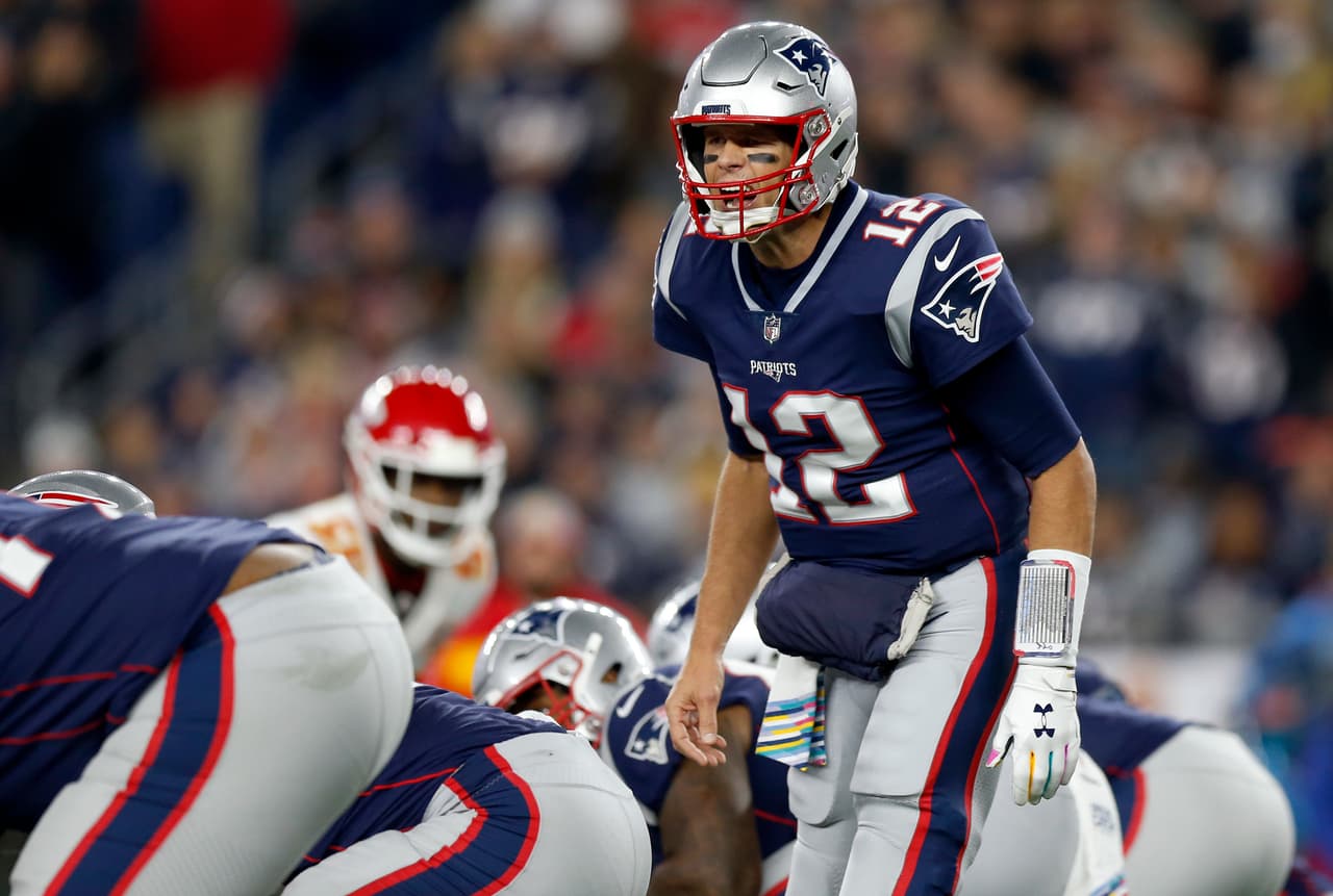 Tom Brady completó 24 de 35 pases para acumular 340 yardas con un pase de anotación.