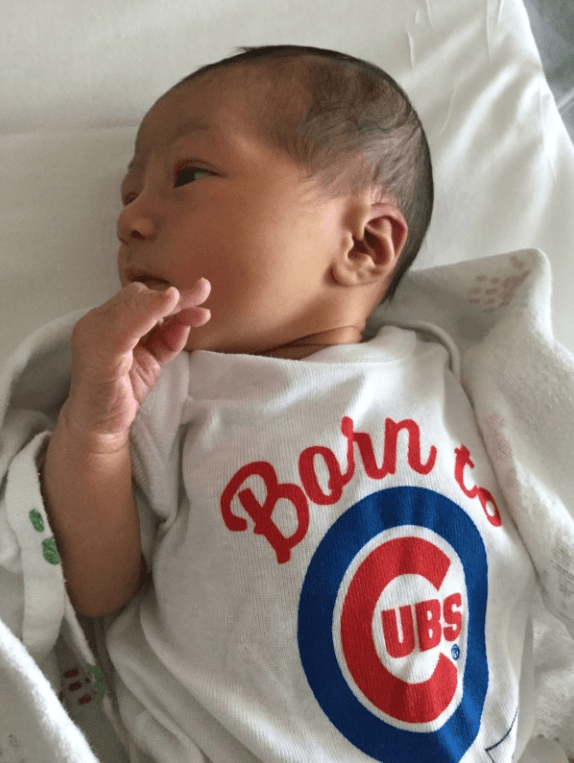 Estos nuevos aficionados están apoyando a los Cubs que hoy arrancan la serie divisional contra los Gigantes de San Francisco.