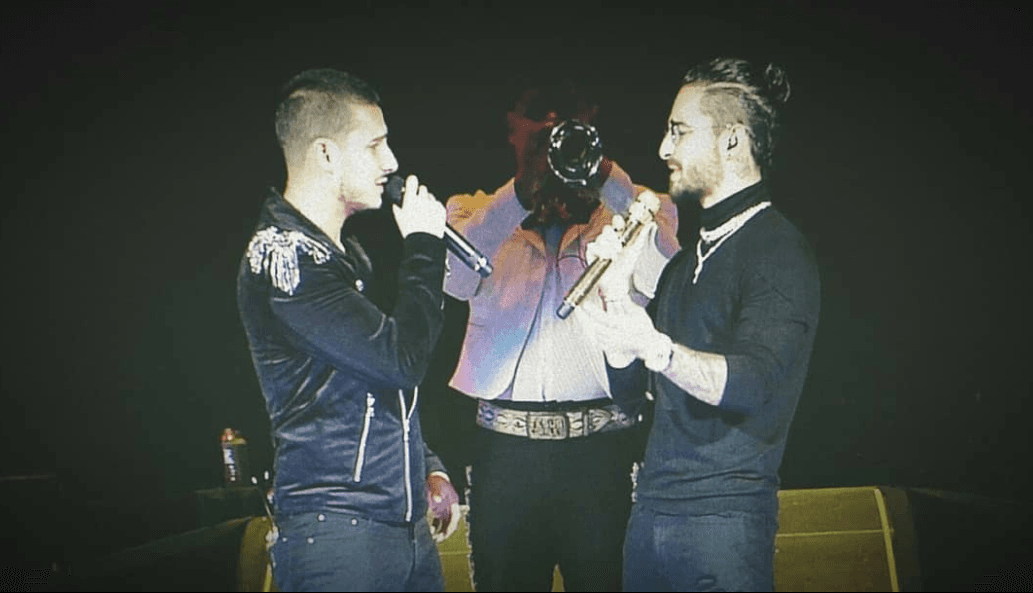 Además Maluma compartió el escenario con varios artistas, entre ellos Carlos Vives, Wisin y Pipe Bueno, con quien se encuentra en ésta fotografía. 
<br>