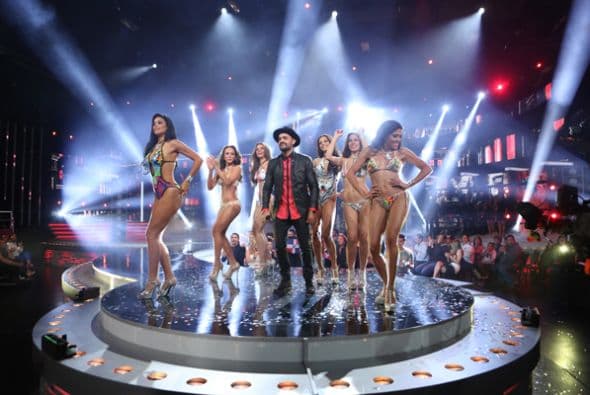 Una octava gala donde la hermandad reinó entre las seis chicas que quedan en la Mansión de la Belleza. Larry Hernández y Noel Schajris fueron los invitados de la noche y aunque pensábamos que todo era Peace and Love, llegó el momento de salvar y nominar: las chicas le dieron su voto a Catherine. Sin embargo, la sentenciadas de esta semana son las BFFs Geisha y Nathalia.