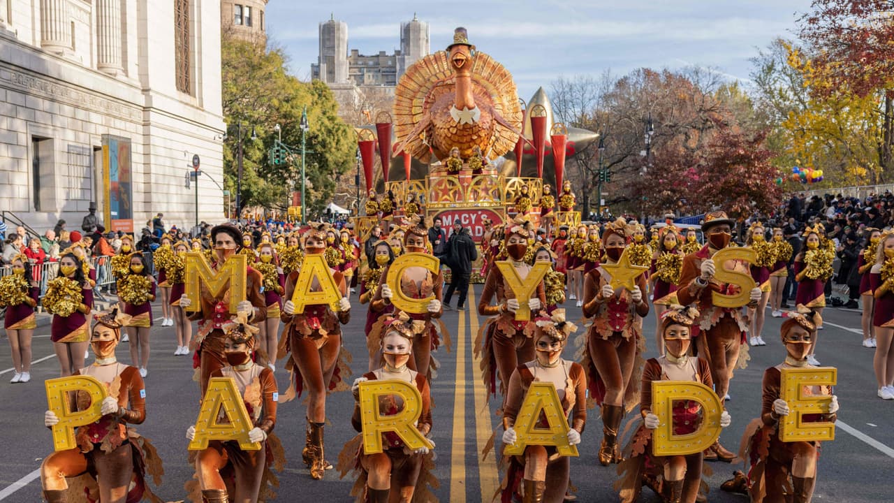 La ciudad de Nueva York se volvió a pintar de colores con el popular desfile de Acción de Gracias de la cadena de tiendas departamentales Macy's. El desfile, considerado el más grande del mundo en su estilo, se celebra desde 1925 y este año cumple su edición número 95. 
<b><a href="https://www.univision.com/noticias/estados-unidos/thanksgiving-desfile-accion-de-gracias-macys-nueva-york-fotos">Ver más de esta noticia. </a></b>