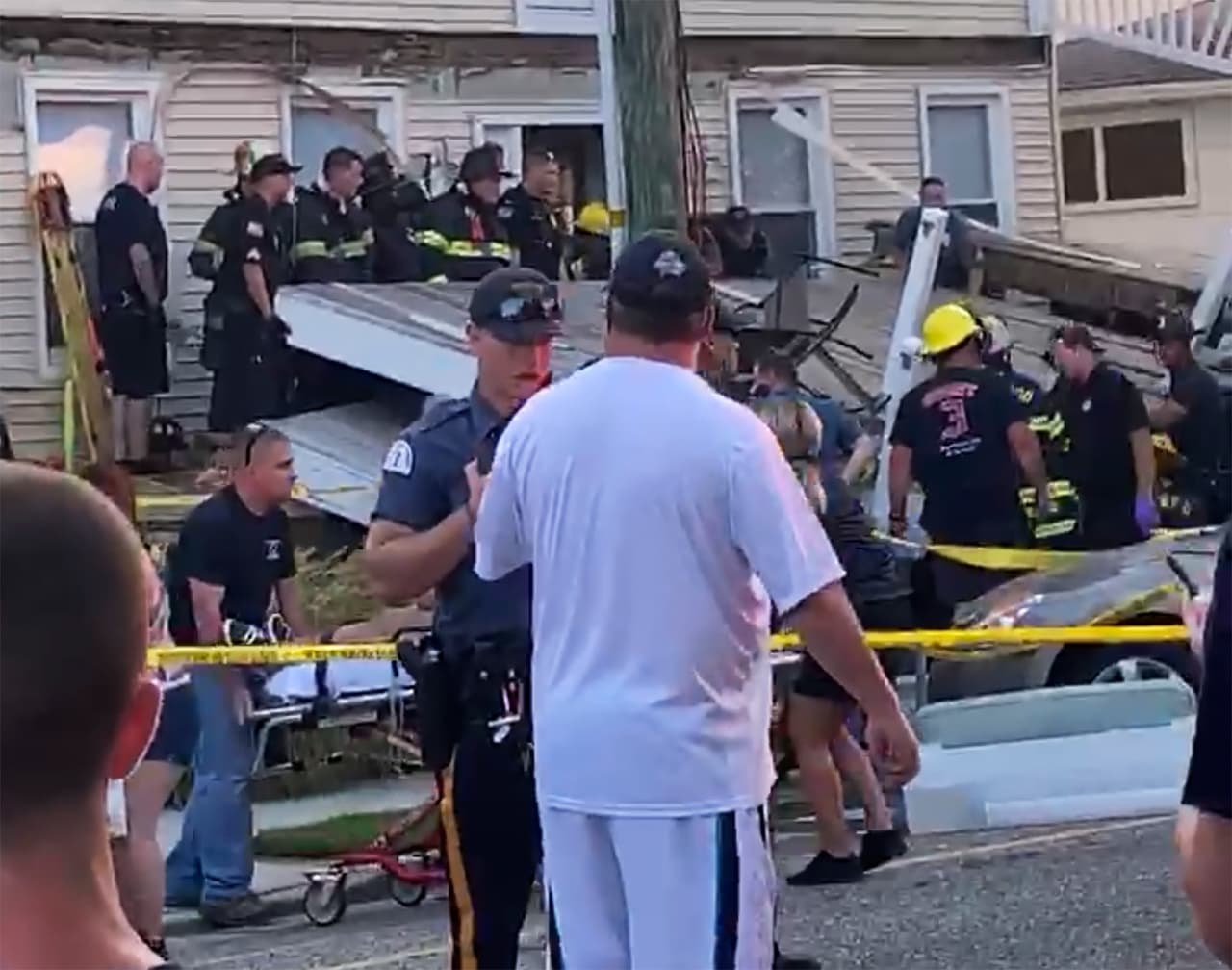 22 heridos en una localidad de Nueva Jersey tras el derrumbe de las terrazas de un edificio de viviendas