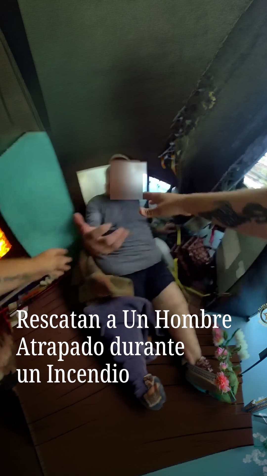 Rescatan a un hombre atrapado durante un incendio