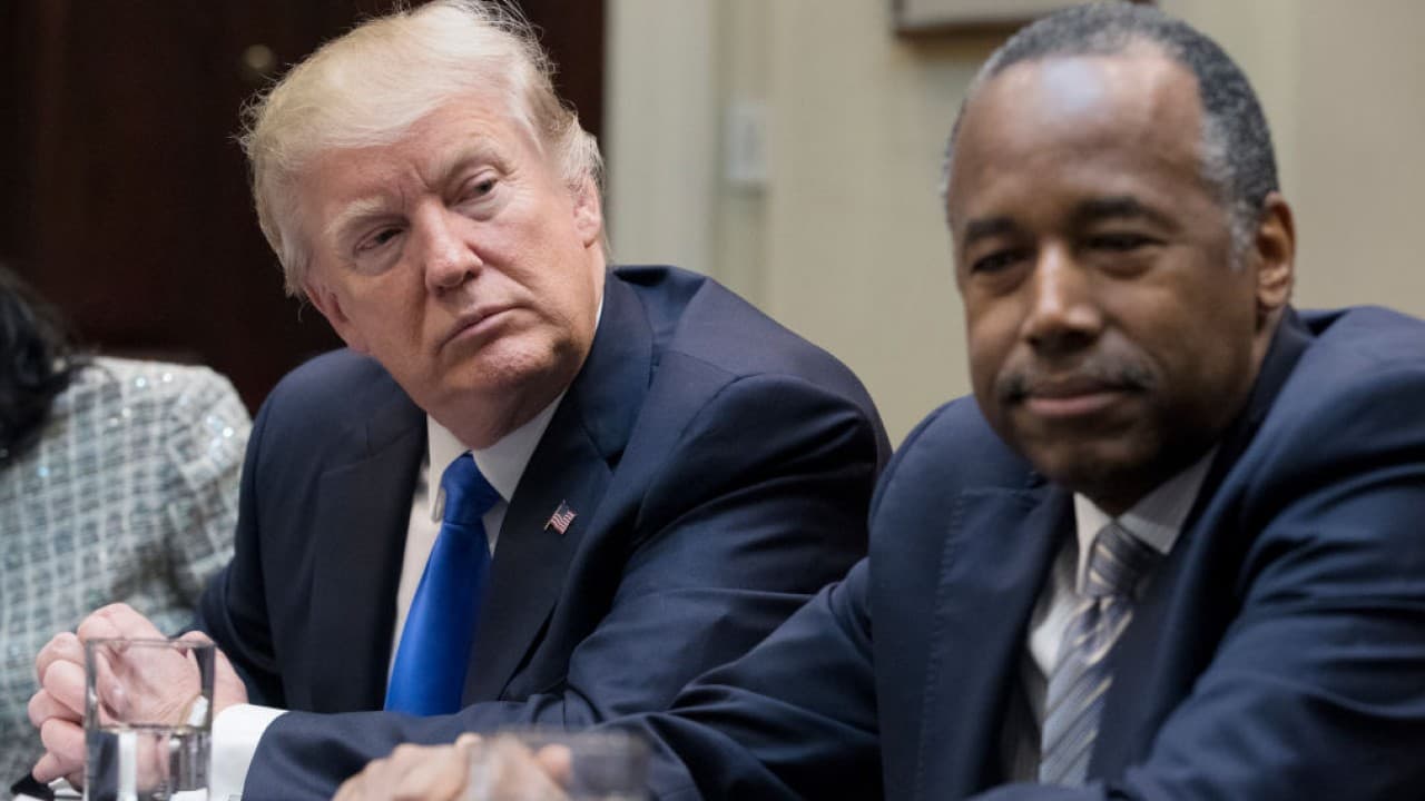 Para el secretario de Vivienda Ben Carson los esclavos que llegaron a EEUU eran "inmigrantes"
