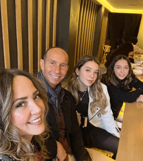 Sin embargo, no es la única, 
<a href="https://www.univision.com/famosos/hija-andrea-legarreta-ladrona-fotos">Mía Rubín</a>, hija de Andrea Legarreta y Erick Rubín, igual está en la cima del éxito.