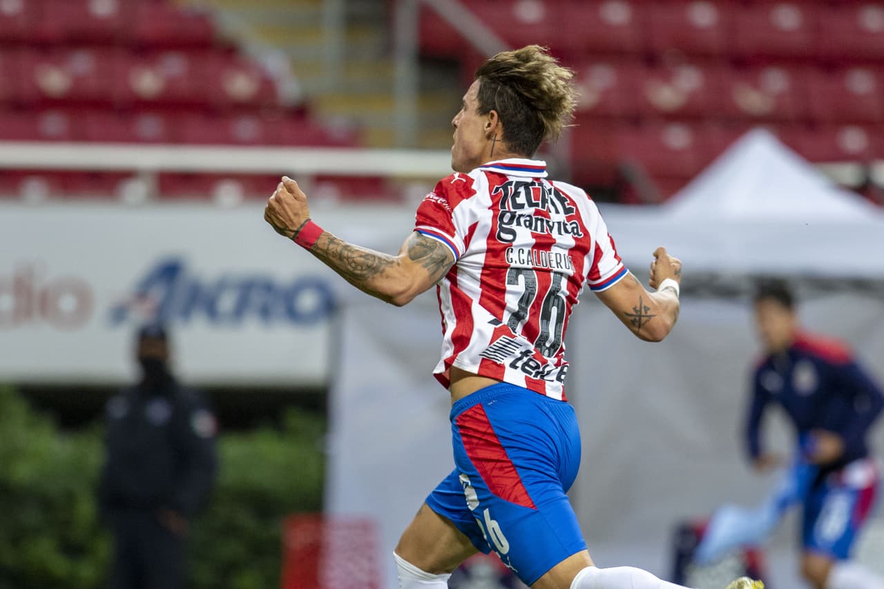 Cristian Calderón saca un potente disparo al minuto 81 y termina dándole la victoria 1-0 sobre las Águilas del América.