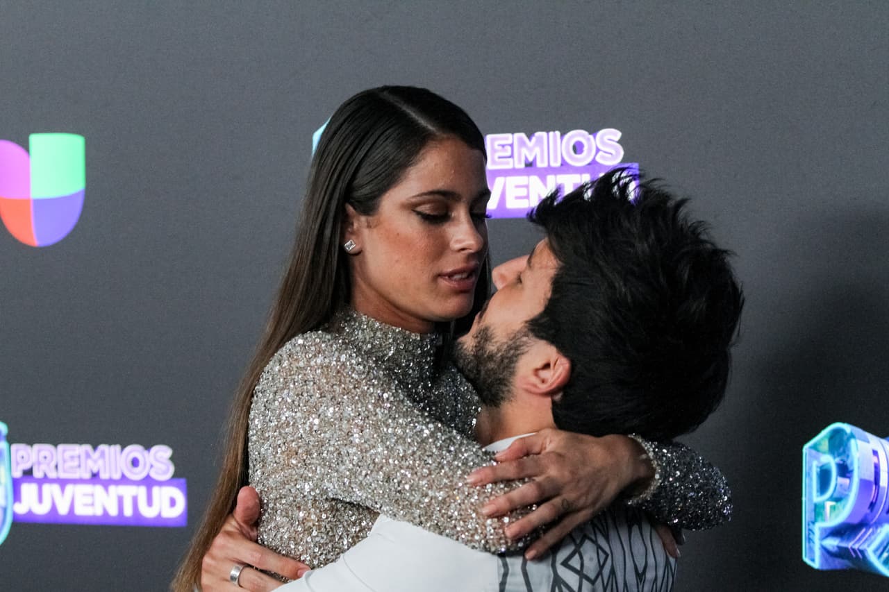 También llegaron preparados para subir al escenario a recoger alguno de los premios en los que están nominados..