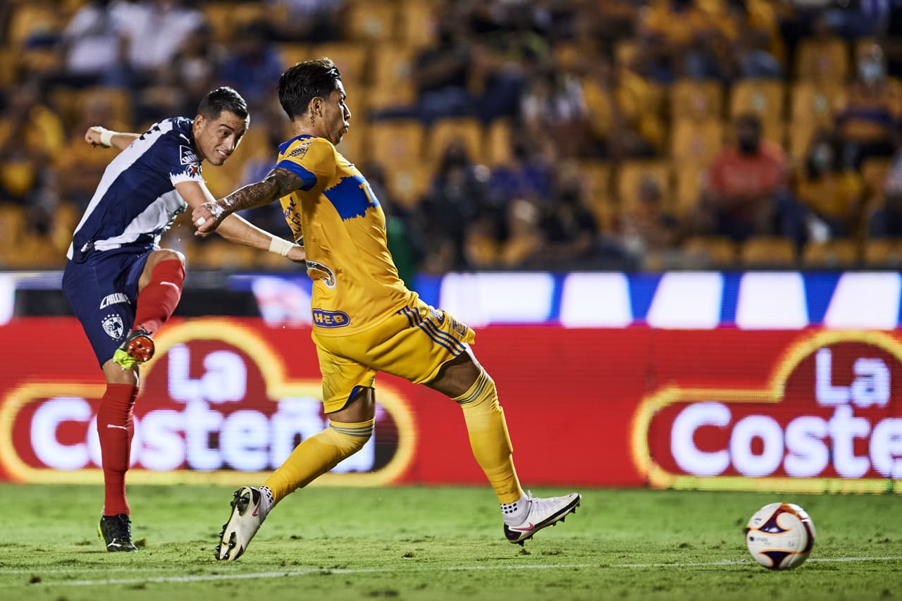 Funes Mori buscó incesantemente el gol que lo convirtiera en el anotador histórico del Monterrey.