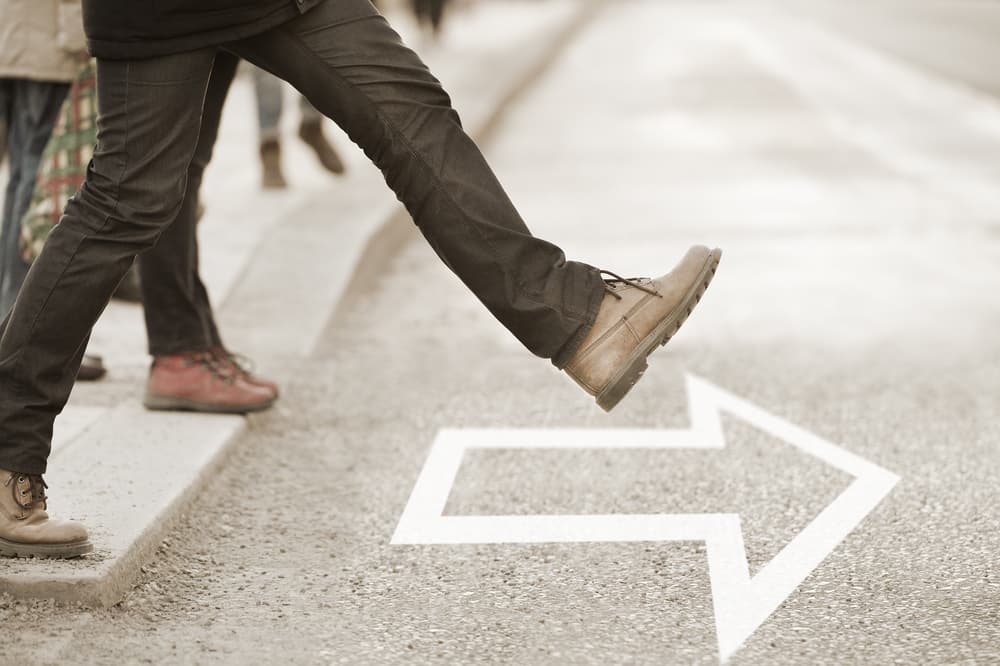 Se considera el regente principal del signo
<b>Escorpión</b>, el de la 8 Casa, la que rige los misterios de la vida y de la muerte.
<br>Así pues Plutón es el planeta de los cambios profundos, de la transformación individual al nivel psíquico, que empieza a actuar desde lo más interno de nosotros y se mueve hacia la superficie una verdadera revolución del ser interno.