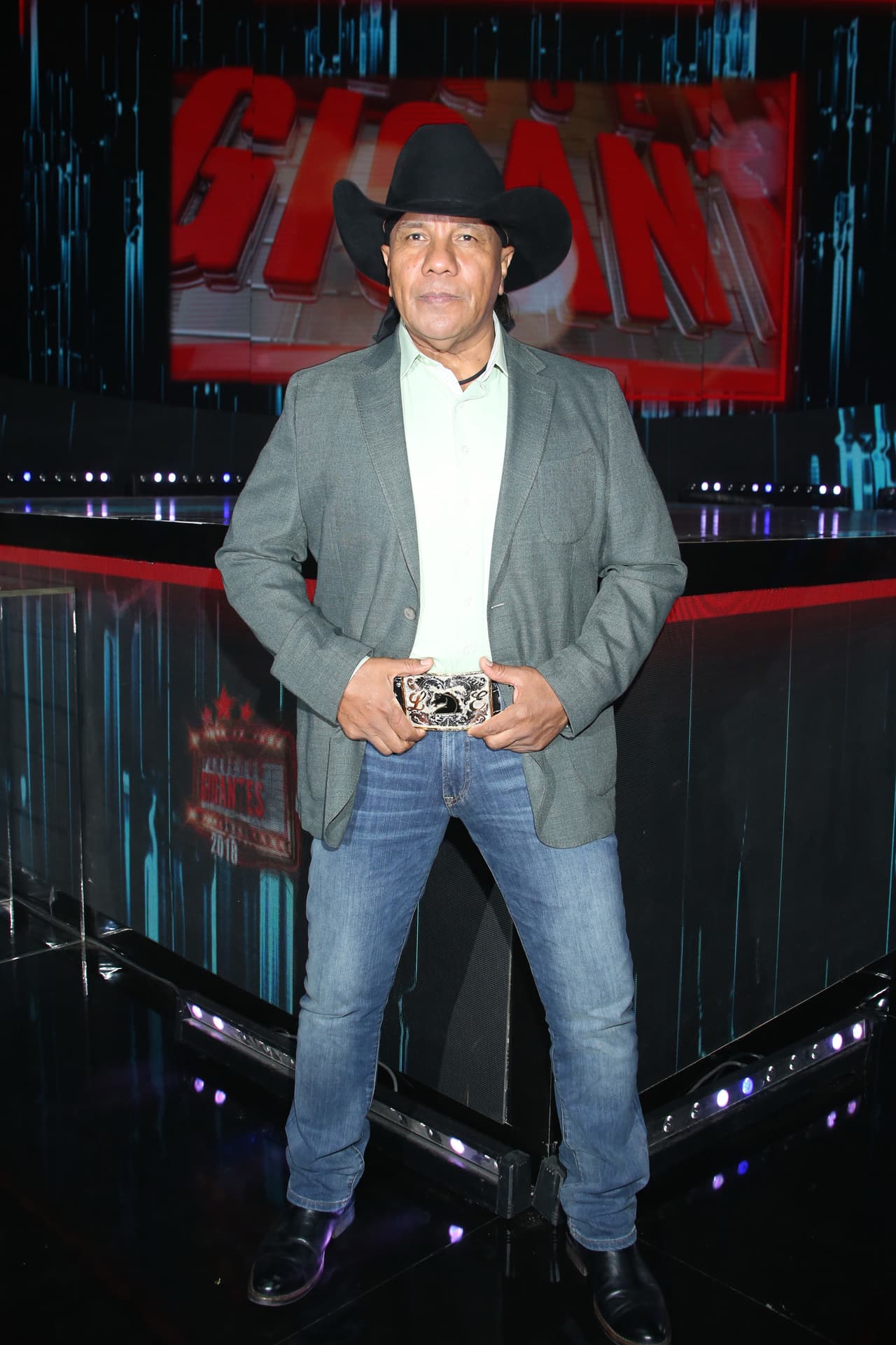 El cantante de Bronco piensa que la seguridad debería ser la 
<b>prioridad</b> para la administración actual en México.