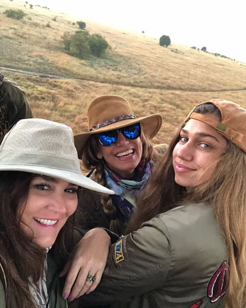 "Oficialmente le cantamos a Lina Happy Birthday a ¡más de 1000 pies de altura! Te amamos Lina".