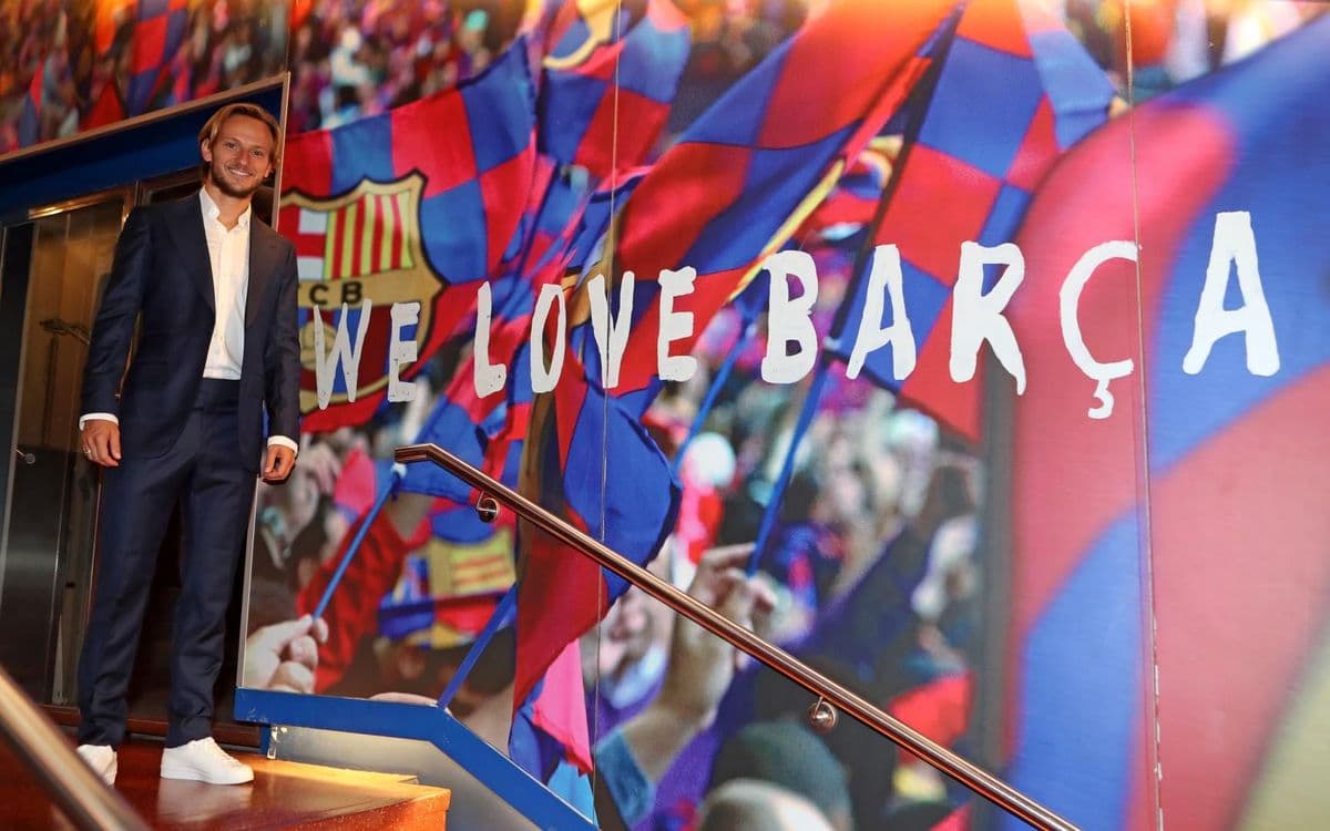 "Es un honor ser el cuarto jugador extranjero con más partidos jugados de toda la historia del Barça…", declaró el zaguero que consiguió trece títulos con los culés.