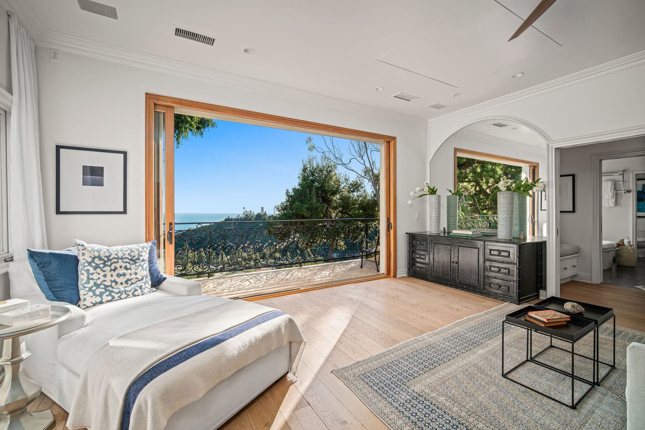 Los Sussex también podrán recibir a sus seres más queridos ya que la mansión cuenta con 
<b>seis habitaciones. </b>
<br>