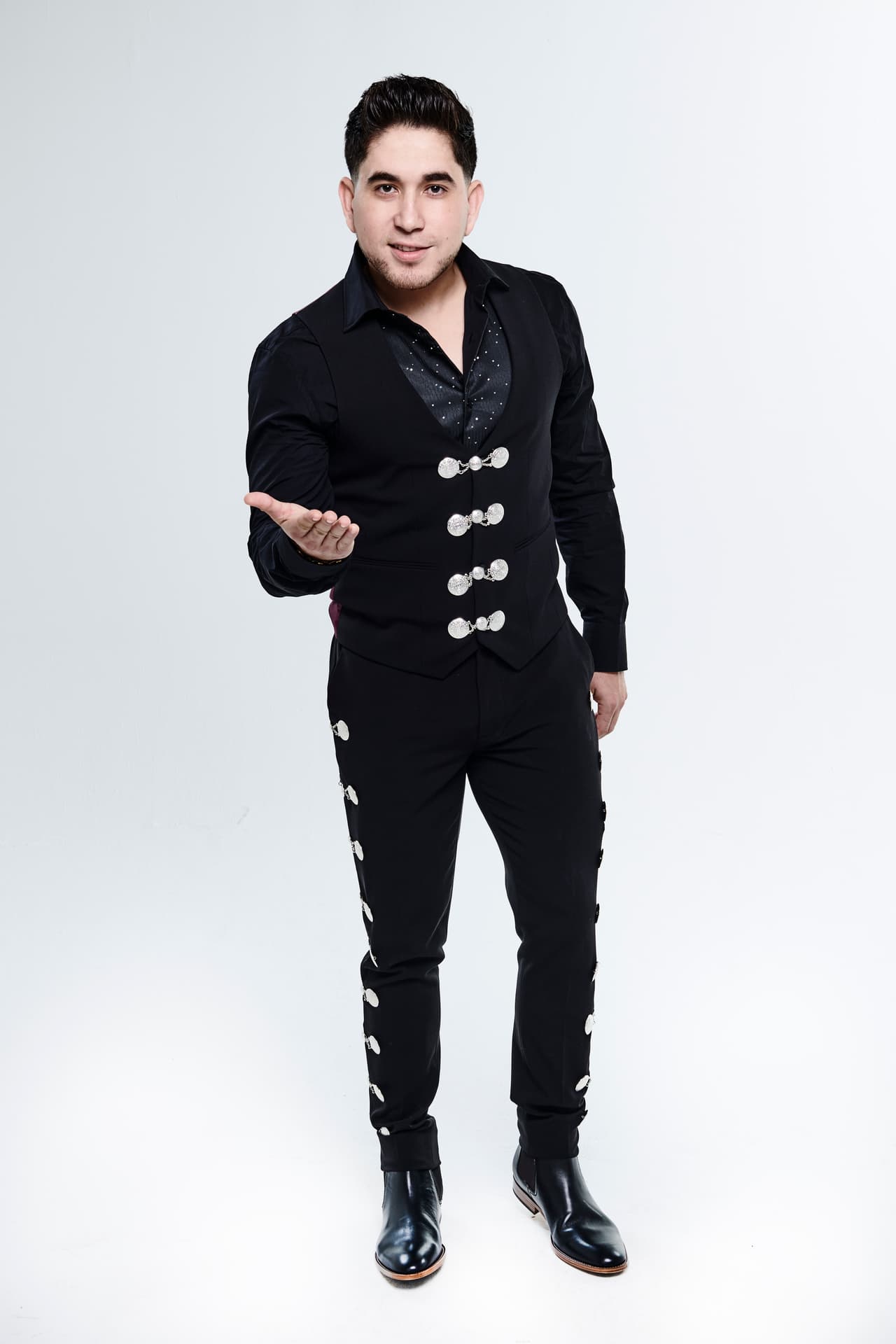 Recientemente
<a href="https://www.univision.com/shows/despierta-america/el-bebeto-entrega-anillazo-de-compromiso-antes-de-participar-en-mira-quien-baila-video" target="_blank">se comprometió con su novia Marlen Selene Reyes Félix</a>, presentadora de televisión mexicana a la que le entregó el anillo de compromiso en el puerto de Santa Mónica en California.