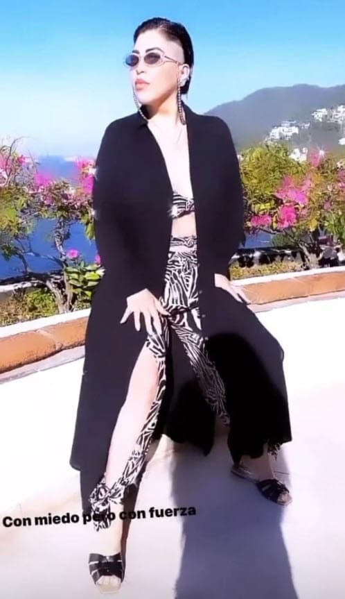 "He recibido 
<b>críticas buenas, malas, hasta homofóbicas</b>, porque suponen que es un cambio de look", agregó.
<br>