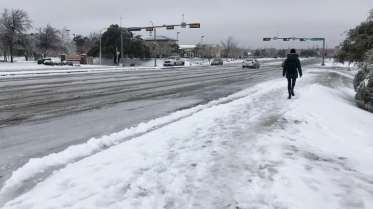 <h3 class="cms-H3-H3">Zonas de riesgo</h3>
<br>
<br>Mantente atento a las posibles 
<a href="https://www.univision.com/local/houston-kxln/lo-peor-esta-por-llegar-advierten-autoridades-en-houston-sobre-tormenta-invernal">carreteras congeladas.</a> Ten especial cuidado en los puentes y pasos elevados, que se congelan antes que las carreteras.