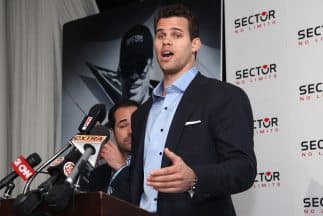 "Nunca es fácil pasar por la vergüenza de algo así, con tus amigos, con tu familia. Pero, cuando se 'juega' públicamente, frente al mundo, es un nivel completamente diferente. Fue brutal", describió el exjugador de la NBA.