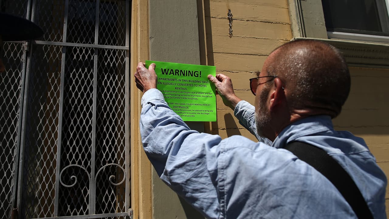 Aumentan abusos y acosos a inquilinos en Los Ángeles, ¿cómo puede protegerse?