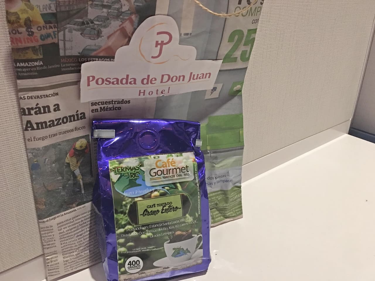 The Hernandez family run an attractive hotel in Gracias, 'La Posada de Don Juan', where they sell their own his altitude coffee named after a local hot spring, 'Termas del Rio'.