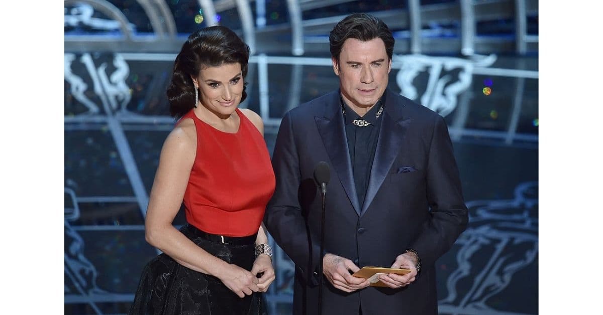 John Travolta e Idina Menzel