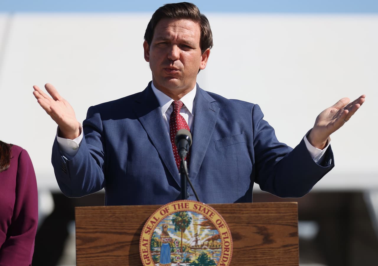 El gobernador Ron DeSantis dijo en una conferencia de prensa desde la ciudad de Cape Coral, que el plan de vacunación contra el coronavirus del nuevo presidente de los Estados Unidos, Joe Biden, no es necesario en Florida. 
<br>