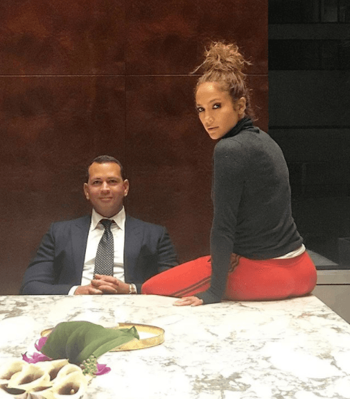 Cabe destacar que otro de los integrantes de 'Somos Una Voz' también se encuentra la actual pareja de Jennifer López, el exbeisbolista profesional Álex Rodríguez.