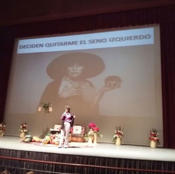 La actriz da conferencias y comparte su experiencia para fomentar a las mujeres sobre la auto exploración.