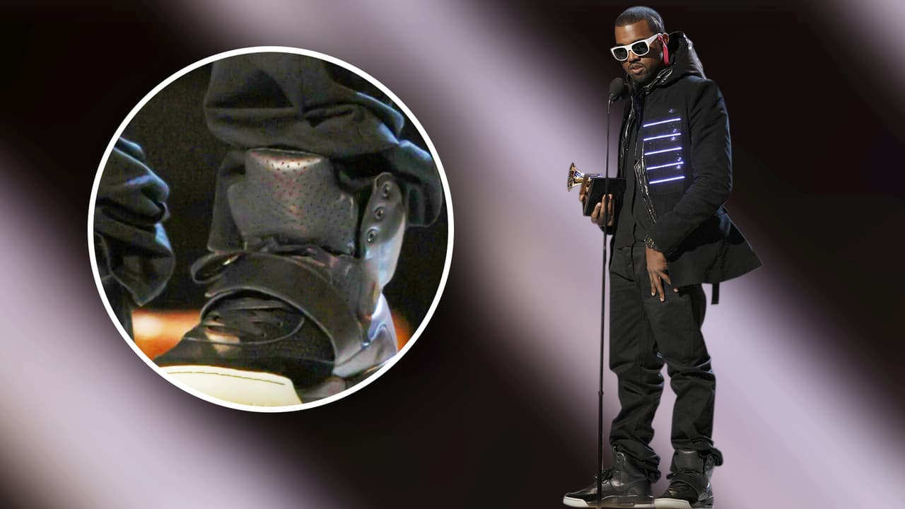 Se trata de este par de zapatillas Air Yeezy 1 que el rapero usó durante su presentación en los premios GRAMMY de 2008. Ahora fueron 
<b>compradas por 1.8 millones de dólares</b> en una venta privada realizada por la casa de subastas Sotheby's. 
<br>