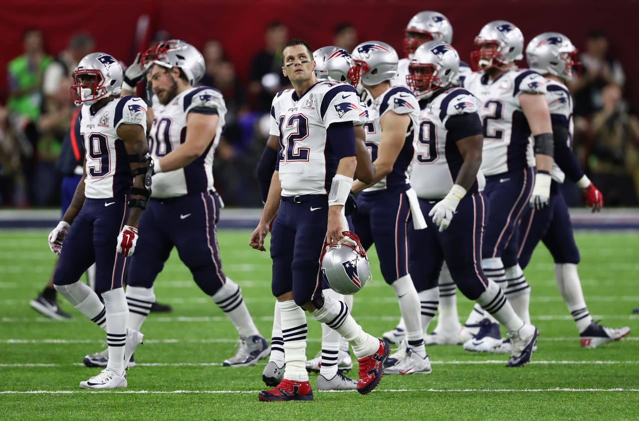 El primer cuarto se fue 21-3 a favor de Atlanta Falcons frente a unos desconcertados New England Patriots.