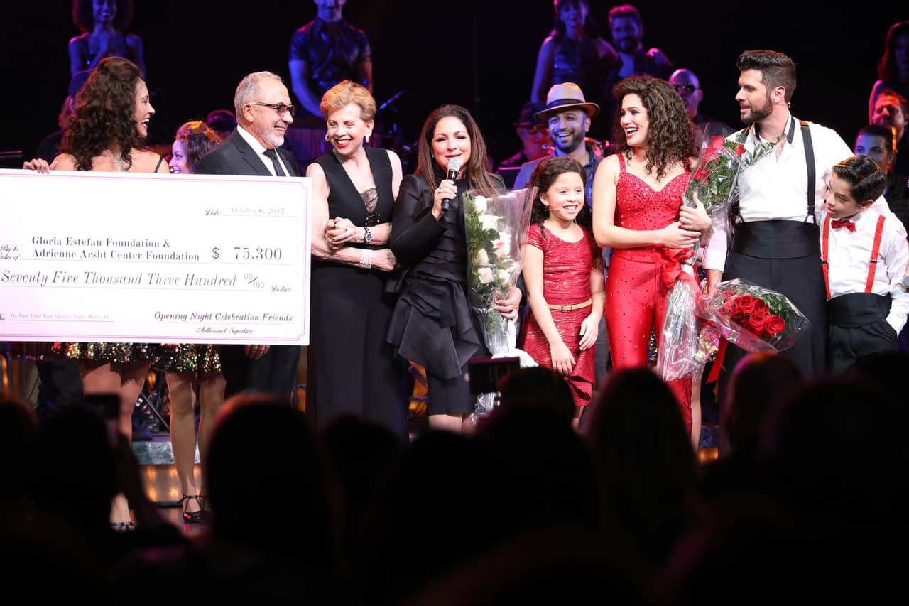 Además, agradeció a todos aquellos que fueron parte fundamental del éxito de su esposo y de ella y del 
<i>Miami Sound Machine</i>.