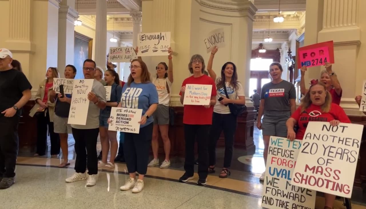 Los manifestantes se dieron cita al capitolio el lunes, 8 de mayo durante horas de la mañana.