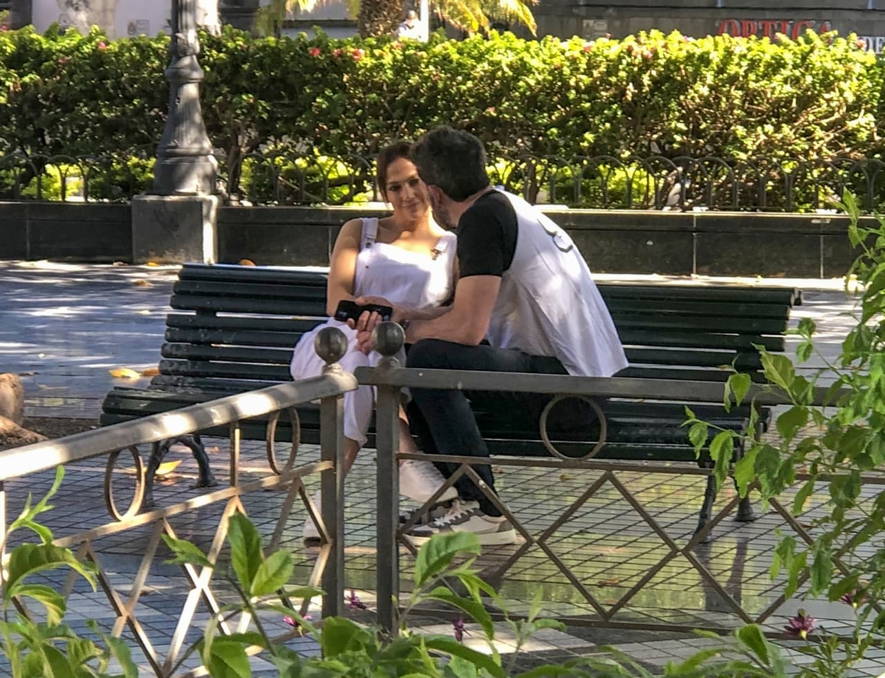 Así se les captó a JLo y Ben Affleck en Gran Canaria.
