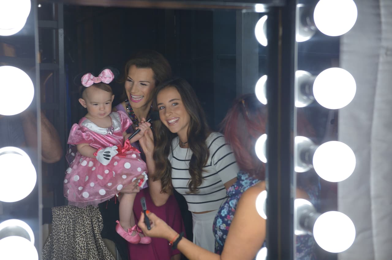 Las hermosas mujercitas de Alan Tacher listas para la fiesta.