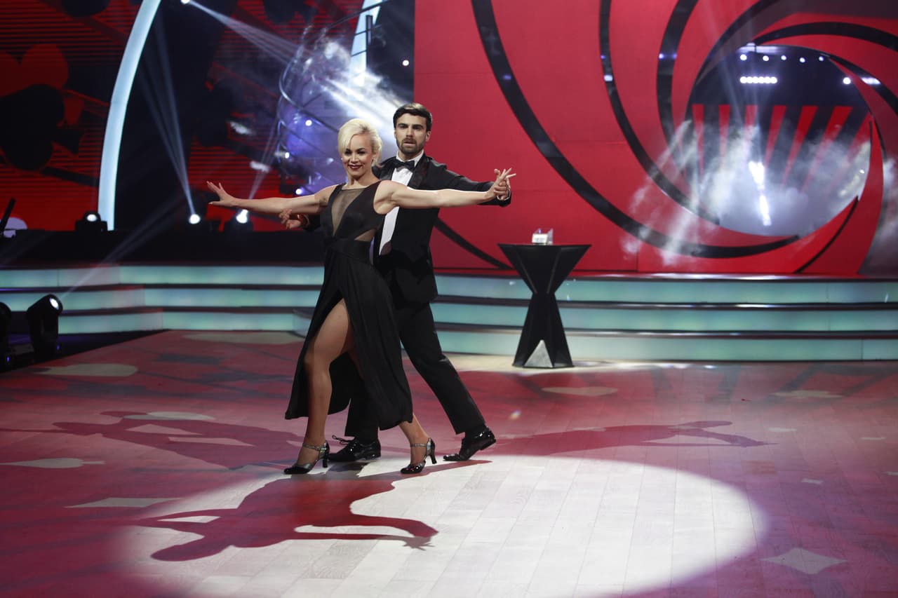 Al argentino le correspondió bailar el tema 'Casino Royale', en ritmo foxtrot.