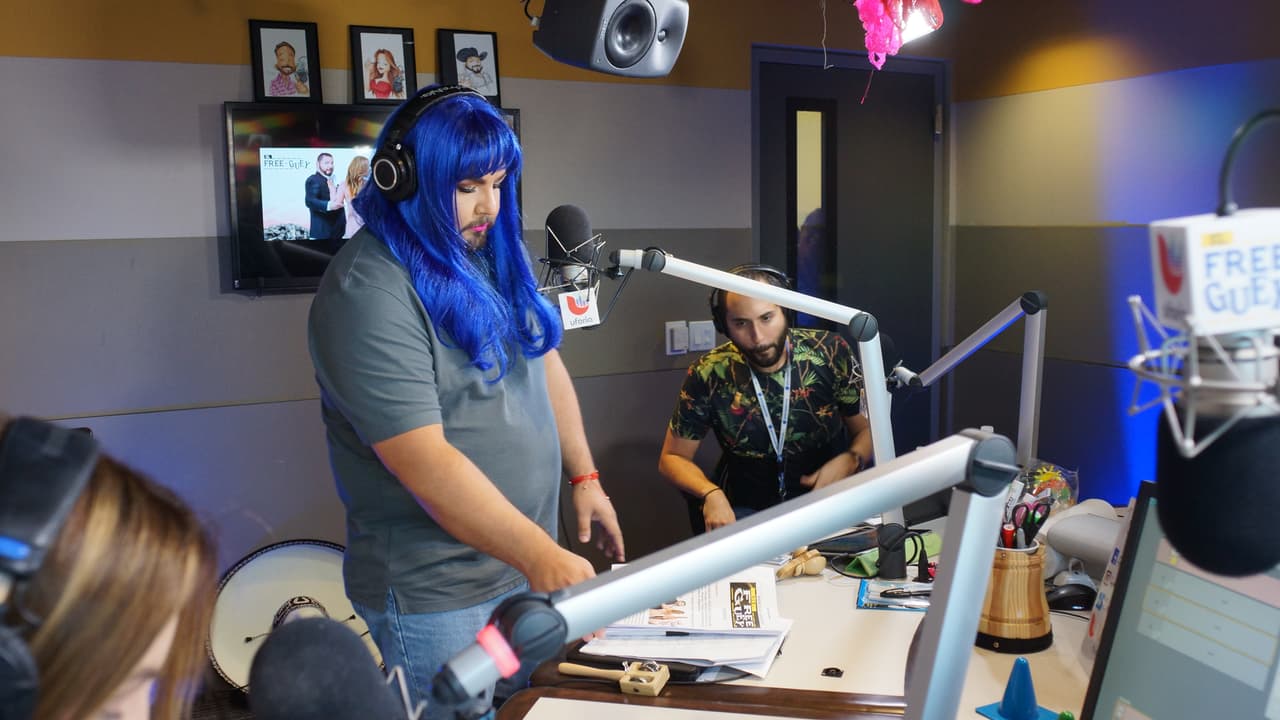 El Tambochi pago la apuesta contra El Compa Ivan cambiando de 'look' por un día.